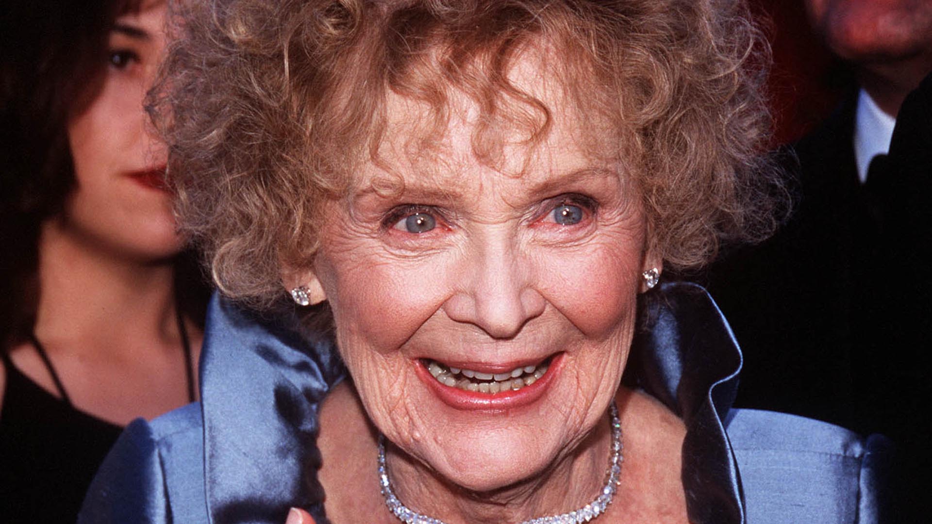 <p>Tenía 87 años cuando, en 1998, se convirtió en la mujer de más edad en ser nominada al Oscar como Mejor Actriz Secundaria. ¿La recuerdas? Sí, es Rose, en su versión anciana en 'Titanic'.</p>