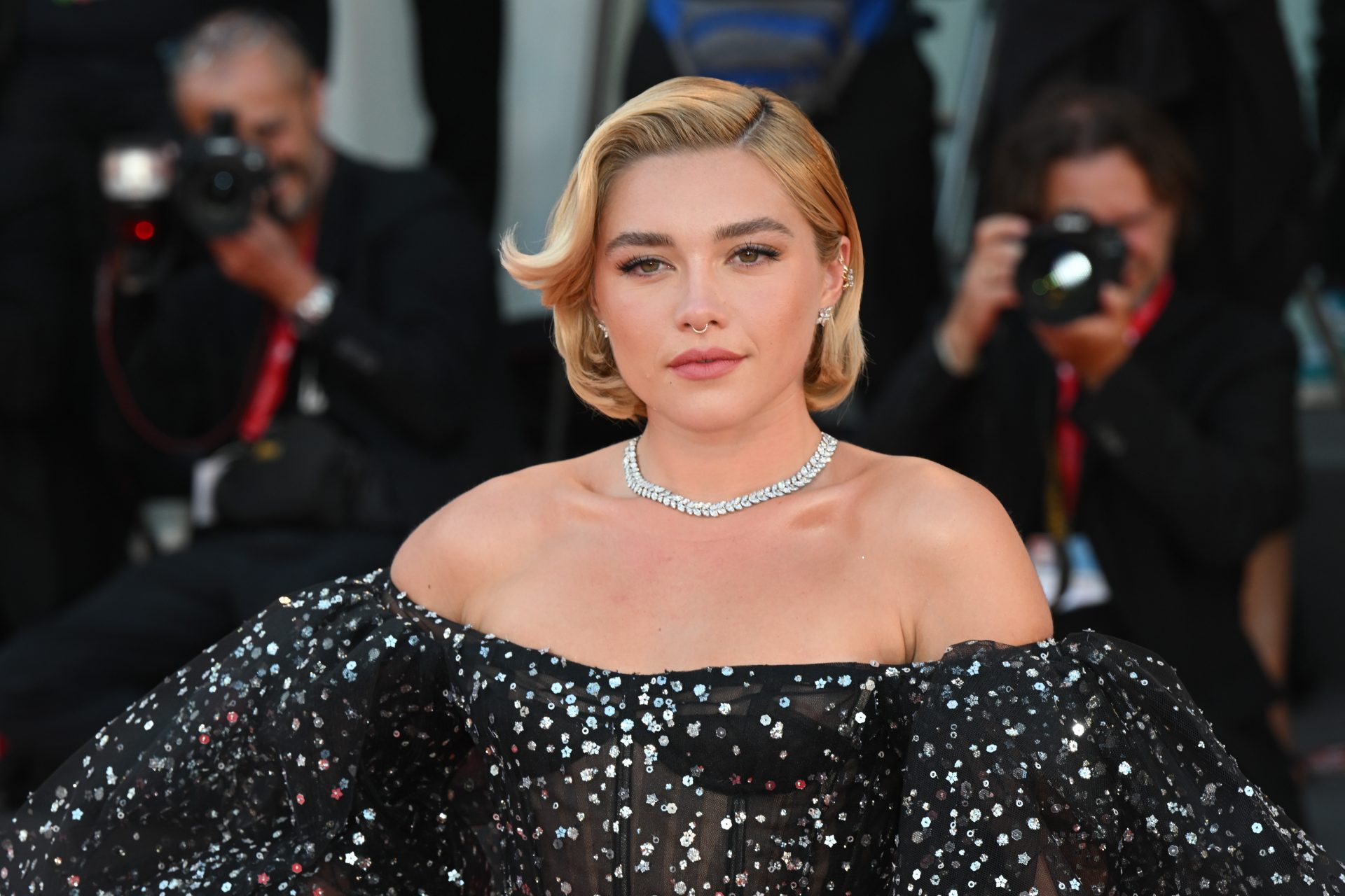 florence-pugh-dashes-off-after-premier-of-don-t-worry-darling-why