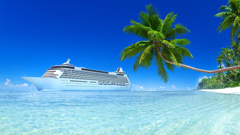 cruise ship tropical beach location_iStock-155375632
