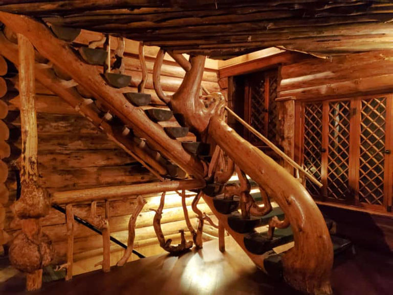 Old Faithful Inn Yellowstone National Park Review and Photos