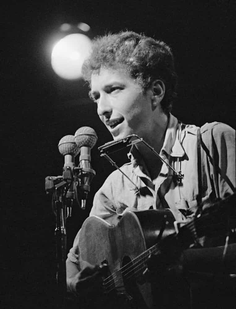 <p>"Talkin' Devil" erscheint auf Bob Dylans Album "New York Sessions 1962", das 2013 veröffentlicht wurde. Das Stück wurde am 19. Januar 1963 aufgenommen, wobei Dylan unter dem Namen Blind Boy Grunt auftrat.</p>