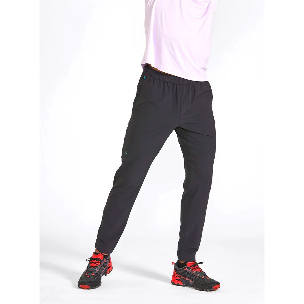 These Men's Running Pants Will Keep You Comfortable During Cold Outings