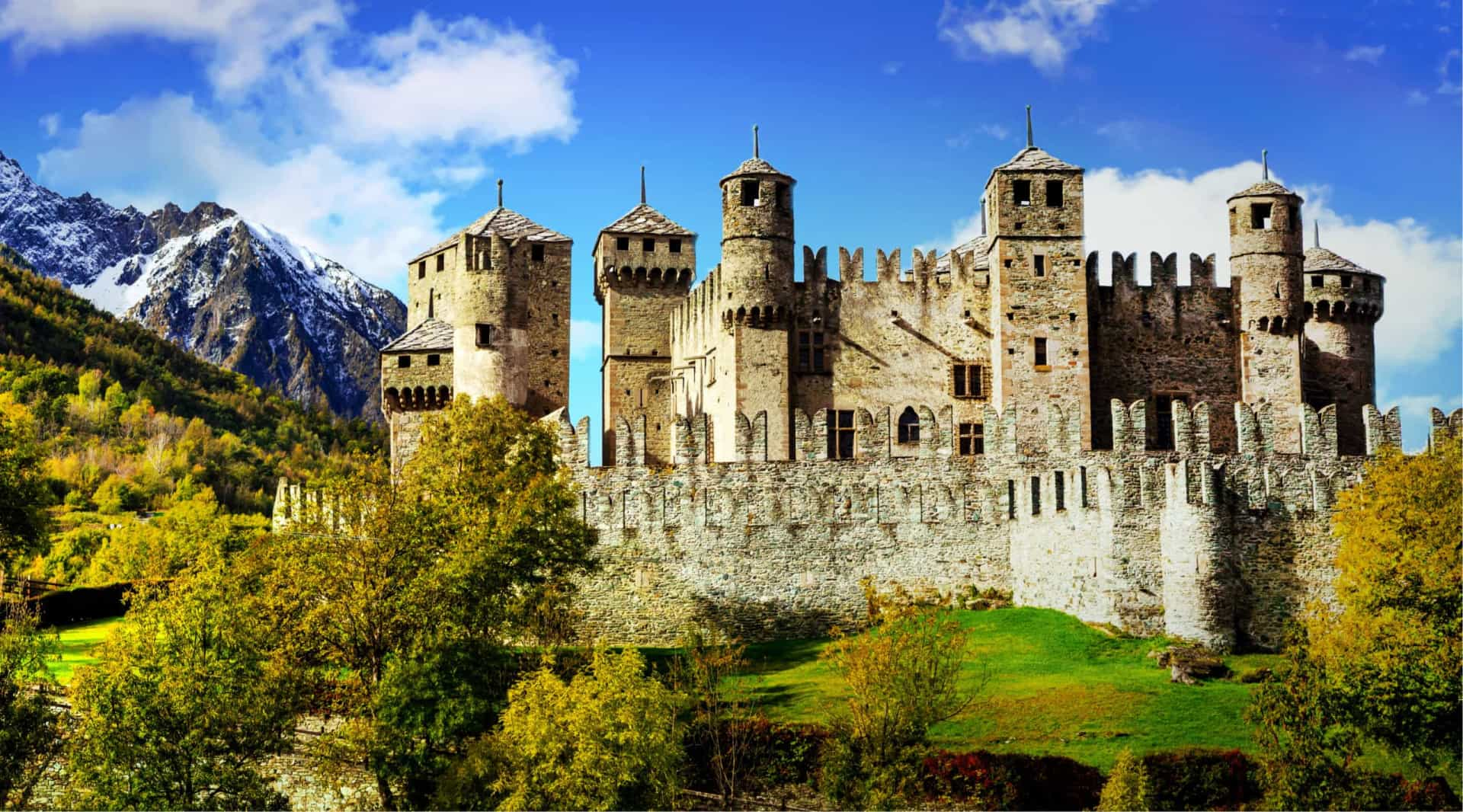 Inside The Genius Architectural Tricks Medieval Castles Used As Defense