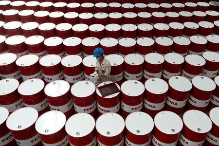 Oil prices settle lower as US crude supplies jump, Middle East tensions ...