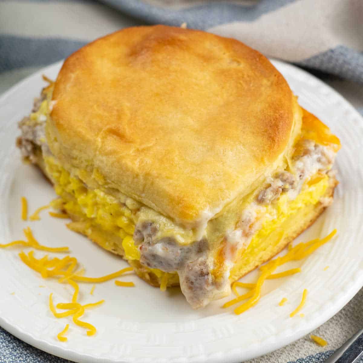 Sausage Biscuits And Gravy Casserole   AA12XVew.img