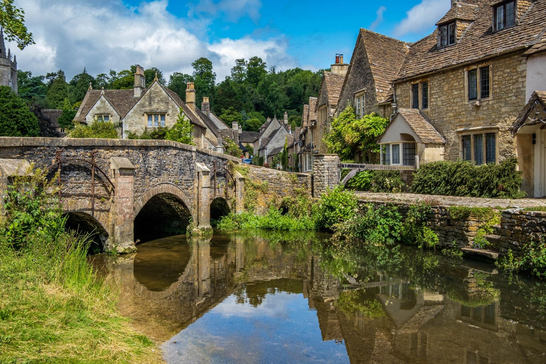 <p>The <a href="https://www.cotswolds.com" class="atom_link atom_valid" rel="noreferrer noopener">Cotswolds</a> villages look like something straight out of an Agatha Christie novel. And if you want to be instantly transported to another era, Castle Combe is one area you won’t want to miss. Its bucolic houses and picturesque pastoral streets make it the ideal place to take it easy and stop time.</p>