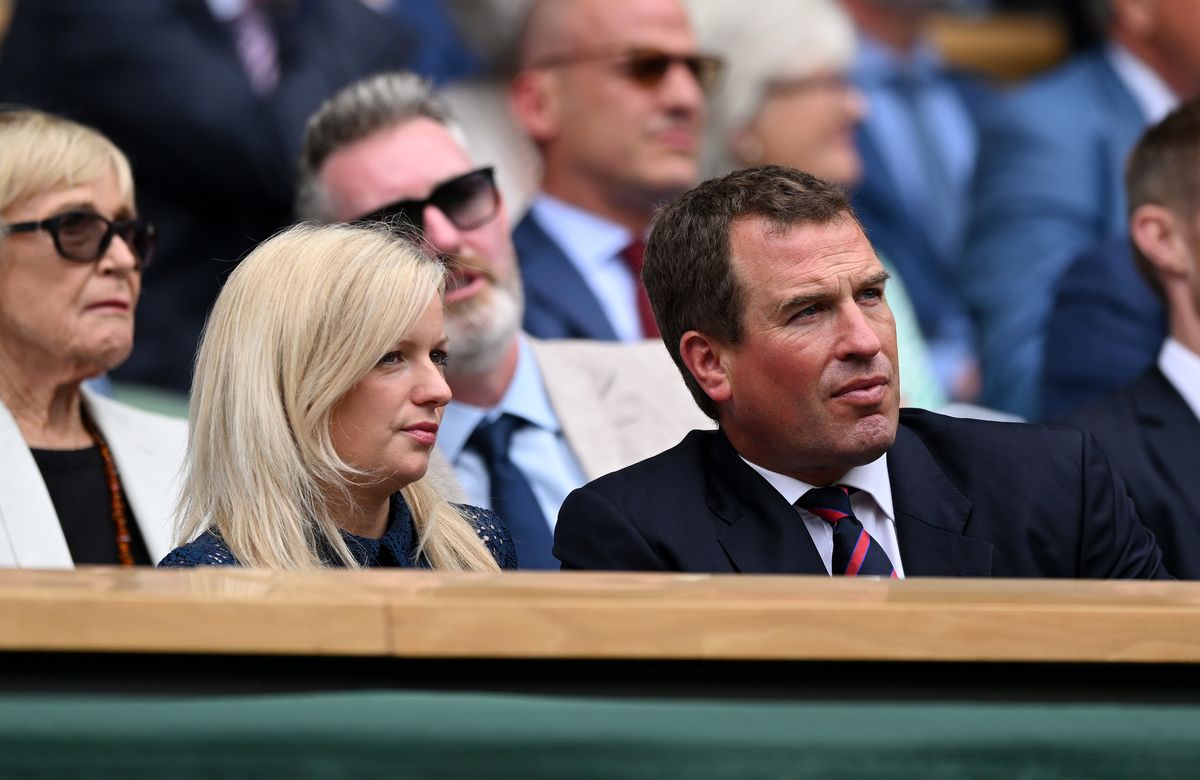 Peter Phillips's Girlfriend, Lindsay Wallace, Joins Royal Family at ...