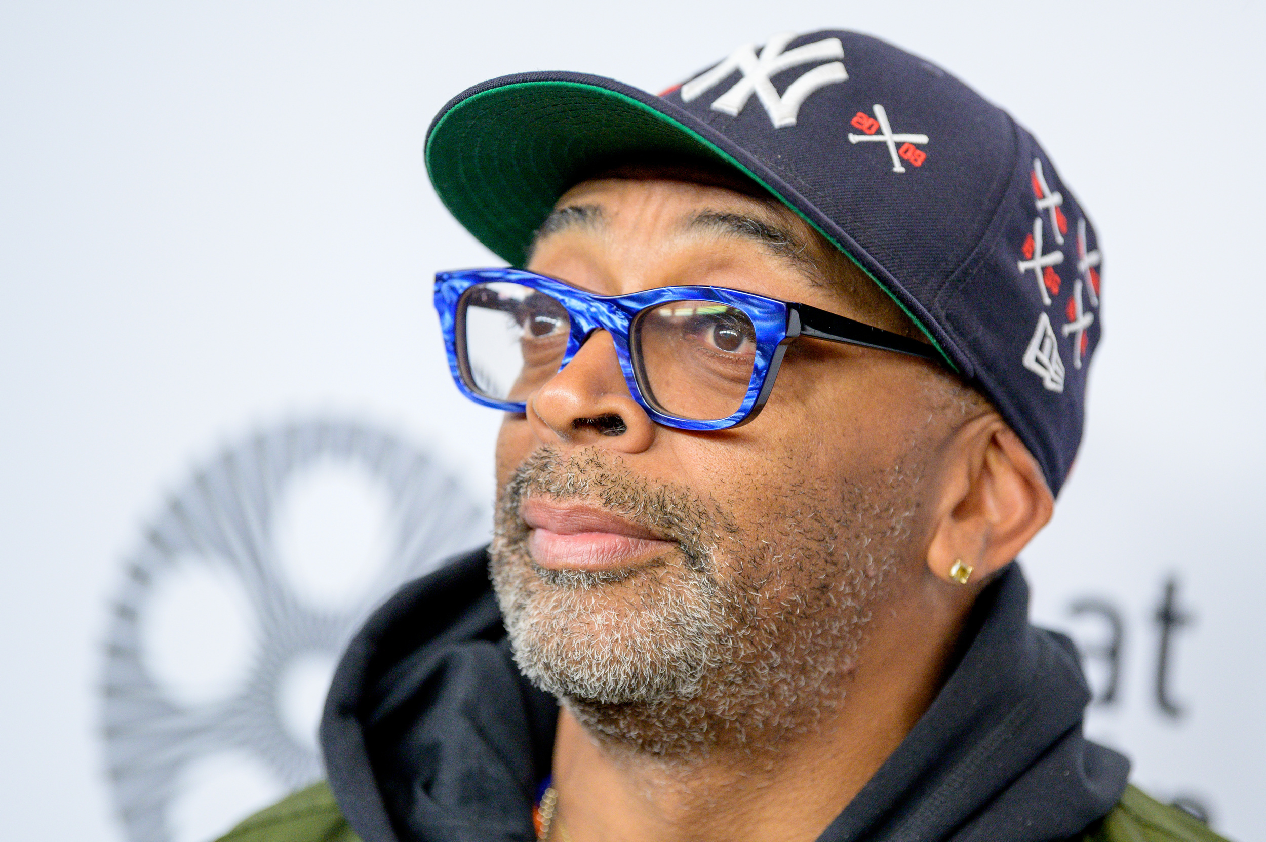 Спайк ли. Spike Lee. Спайк ли фото. Спайк ли в бейсболке.