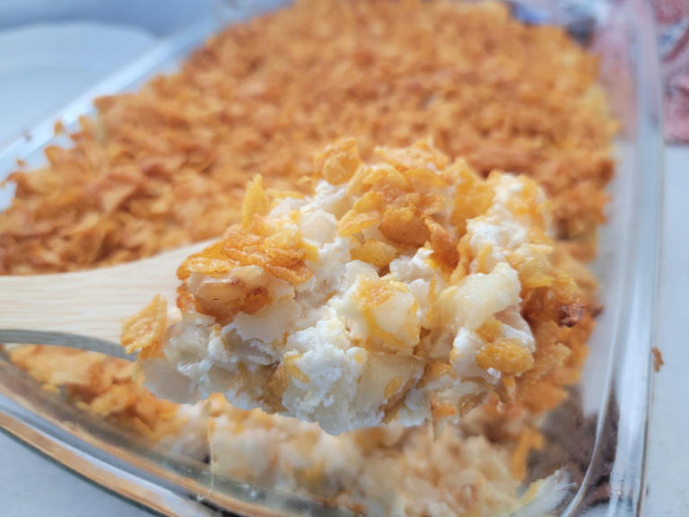 Easy Funeral Potatoes recipe is makeaheadfriendly!