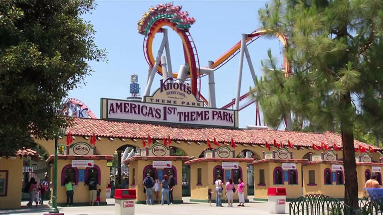 Knott’s Berry Farm hiring thousands of workers in Southern California