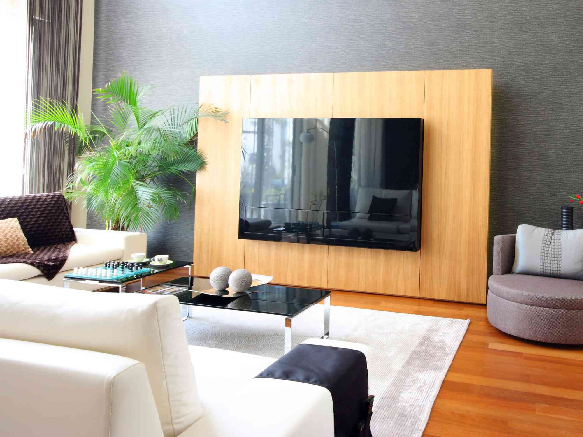 How to Clean a TV Screen So It's Streak-Free