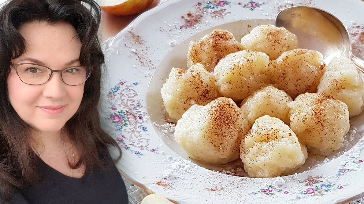 holka u plotny vaří: rychlé tvarohové knedlíky s meruňkami polité máslem a sypané perníkem chutnají skvěle