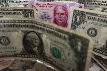 el peso mexicano se recupera: san valentín le da un respiro frente al dólar