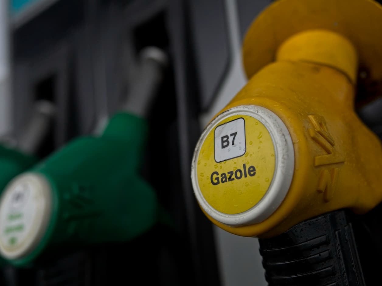 prix de l'essence: les automobilistes nordistes profitent des pleins moins chers en belgique