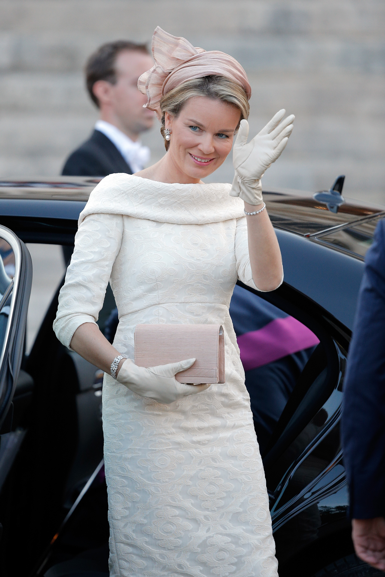 Königin Mathilde macht Verkäufe