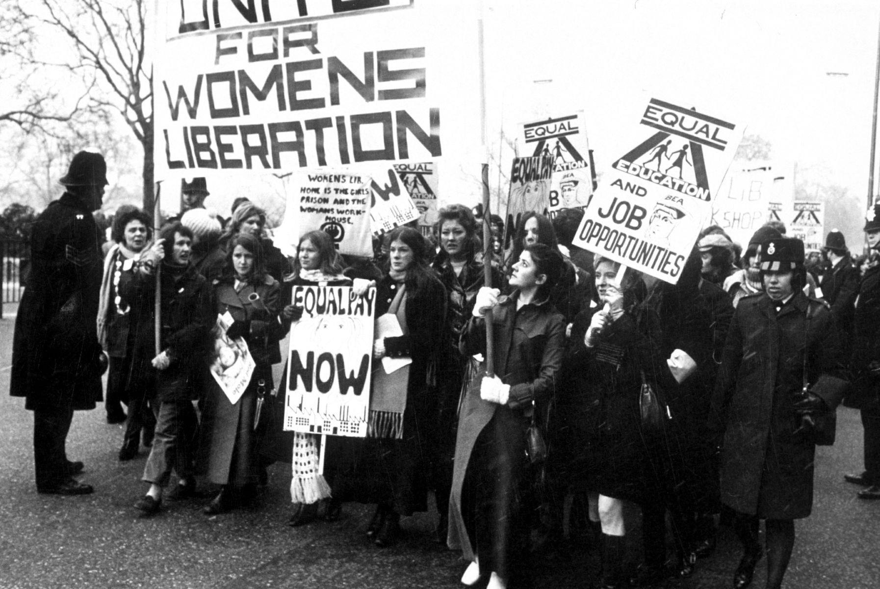 50-powerful-photos-of-women-fighting-for-their-rights