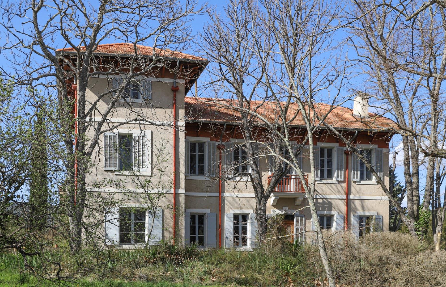 10 abandoned European castles and mansions you can actually live in