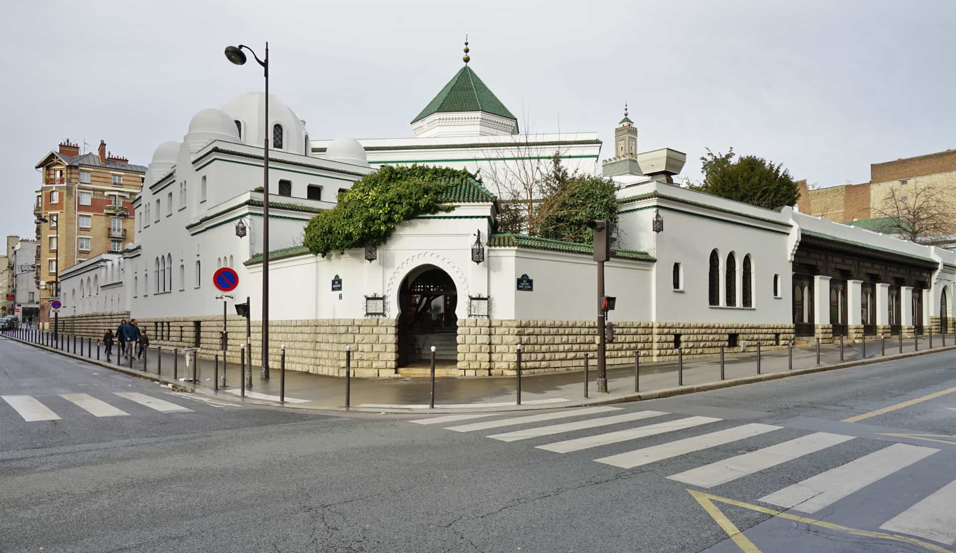 According to an article published by the online edition of The New York Times, the Mosque of Paris helped several Jews escape the Nazis by providing false Muslim identities.<p>You may also like:<a href="https://www.starsinsider.com/n/405527?utm_source=msn.com&utm_medium=display&utm_campaign=referral_description&utm_content=127835v1en-us"> The fascinating untold life of Viggo Mortensen</a></p>