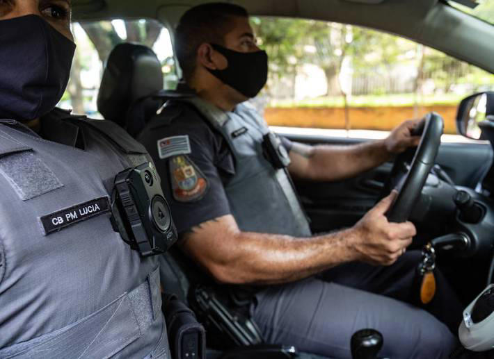 Policiais militares portando câmera no uniforme realizam ronda na região central de São Paulo Foto: TABA BENEDICTO/ESTADÃO