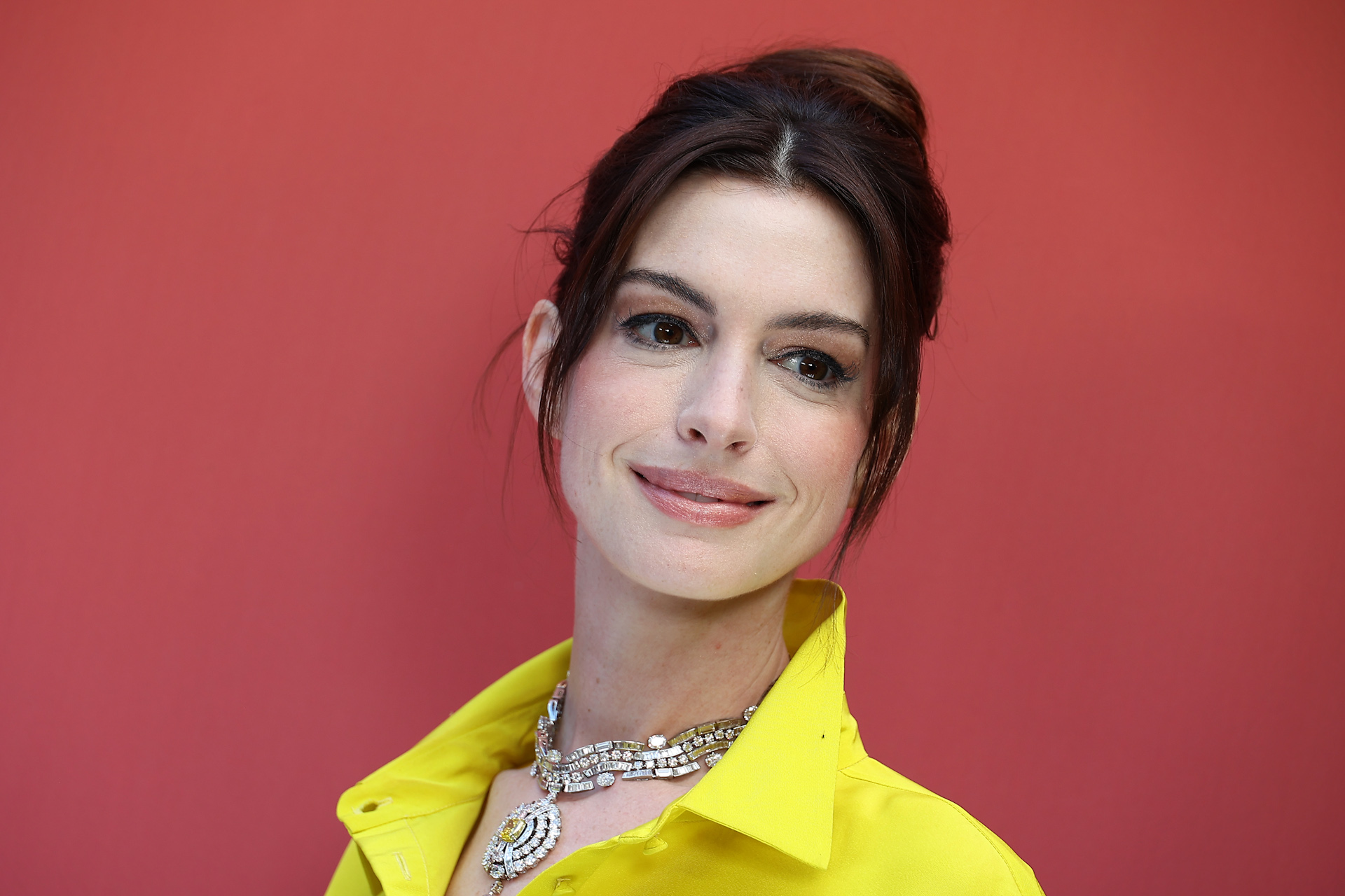 Anne Hathaway S'engage Discrètement