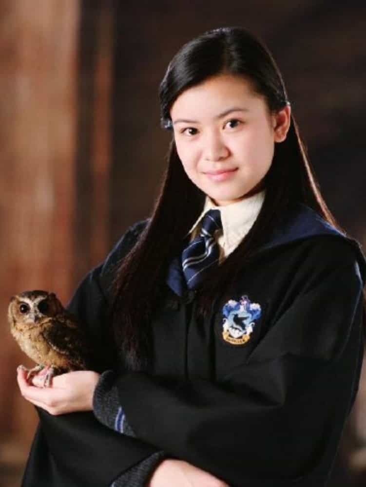 <p>Katie Leung interpretó a Cho Chang, el primer interés amoroso de Harry, haciendo su primera aparición como personaje en "Harry Potter and the Goblet of Fire" (2005).</p>
