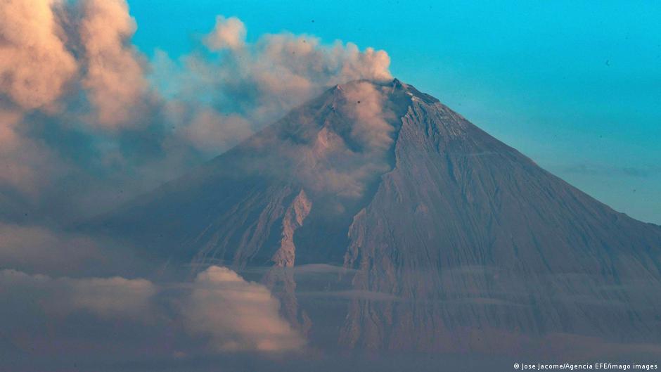volcán sangay de ecuador genera explosiones cada medio minuto