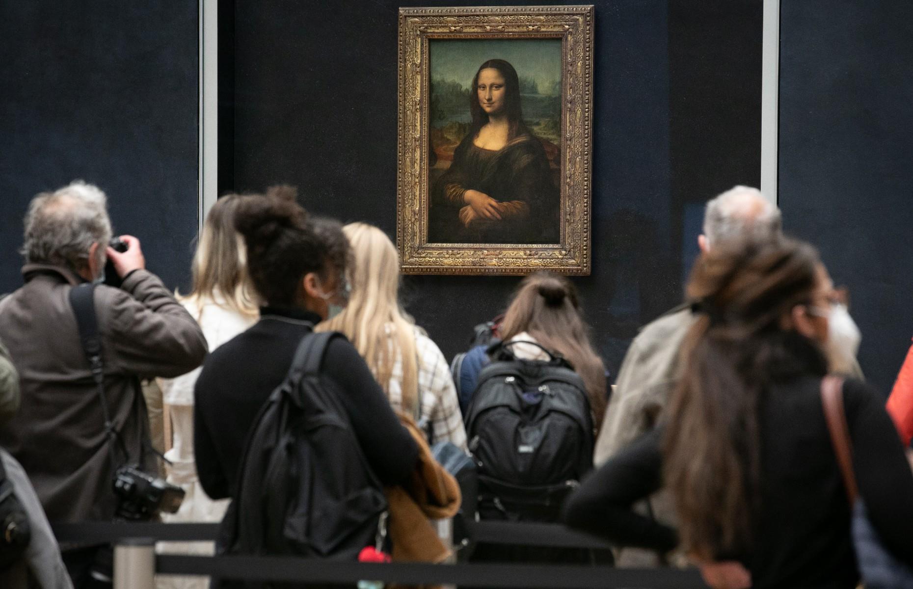 <p>Today the painting is in the Louvres Salle des Etats, displayed behind bulletproof glass. The painting is illuminated by a specially-designed lamp that reduces infrared and ultraviolet radiation that could otherwise damage the paintwork. Around 10.2 million people view the painting each year. Putting a price on an item such as the Mona Lisa is almost impossible, however in 1962 the painting was insured for $100 million; taking inflation into account that would be $860 million (£620m) in 2021.</p>