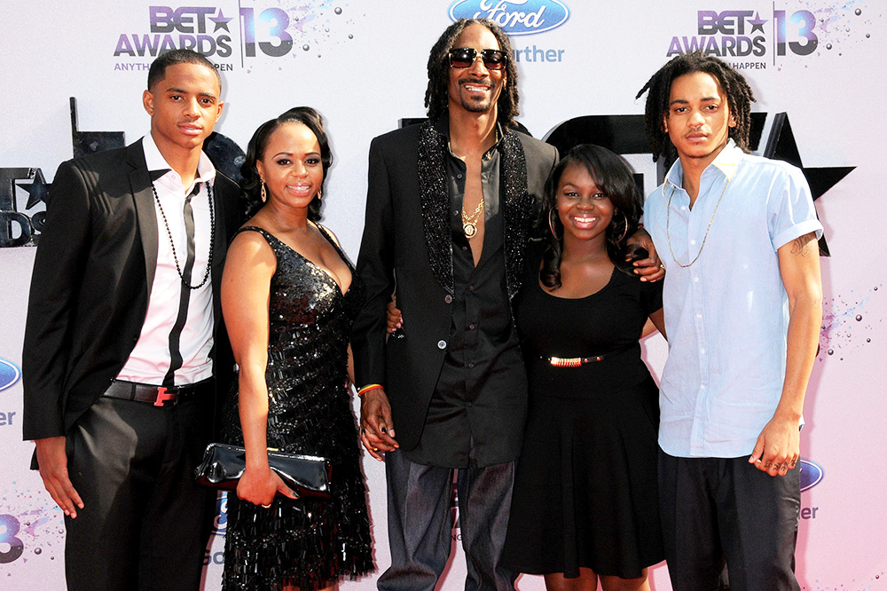 Snoop Dogg & Family: Photos of the Rapper With His 4 Kids & Wife of 25 ...