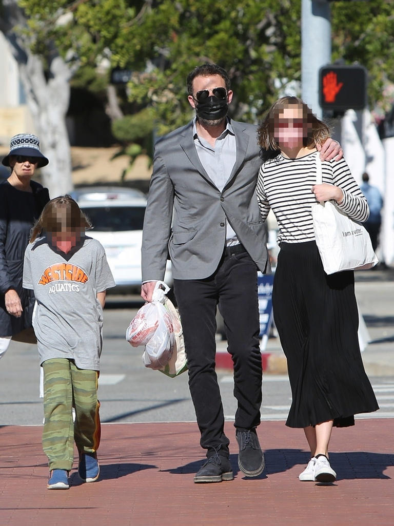 Ben Affleck gave his daughter Violet a hug, while they walked around the Brentwood Farmer’s Market. The father bonded with both his older daugter and youngest son Samuel on the outing. 