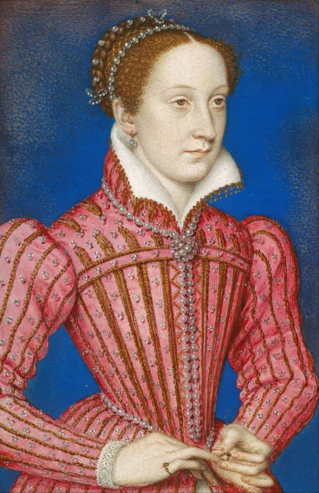 <p>Tres hachazos es lo que tardó María I de Escocia en morir decapitada en 1587. El primero impactó contra la parte de atrás del cráneo, el segundo la mató y solo el tercero consiguió que la cabeza se desprendiese del cuerpo.</p>