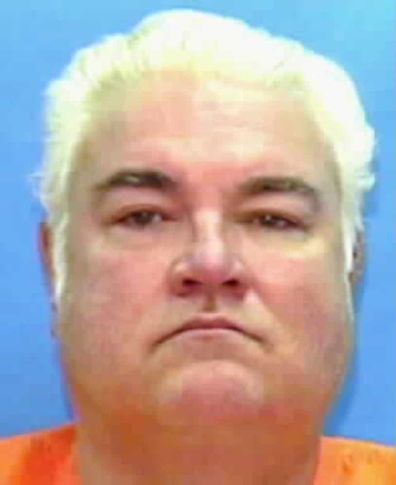<p>Allen Lee Davis fue el último preso en ser electrocutado en Florida, en 1999. Durante su ejecución, comenzó a sangrar profusamente por la nariz.</p><p>También te puede interesar:<a href="https://www.starsinsider.com/n/439525?utm_source=msn.com&utm_medium=display&utm_campaign=referral_description&utm_content=510248es-mx"> ¡Ellas son las más altas en las parejas de Hollywood!</a></p>