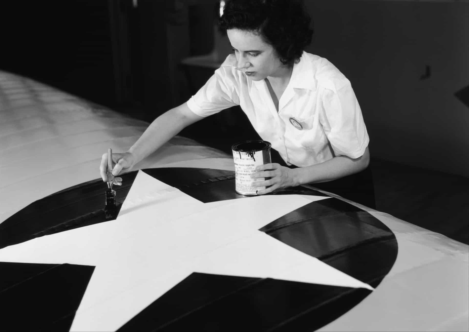 <p>A female civil service worker at the Corpus Christi Naval Air Base in Texas puts the finishing touches to American insignia on the wing of a repaired US Navy aircraft.</p><p>You may also like:<a href="https://www.starsinsider.com/n/243737?utm_source=msn.com&utm_medium=display&utm_campaign=referral_description&utm_content=517253en-us"> This is where you should live in the USA based on your personality</a></p>