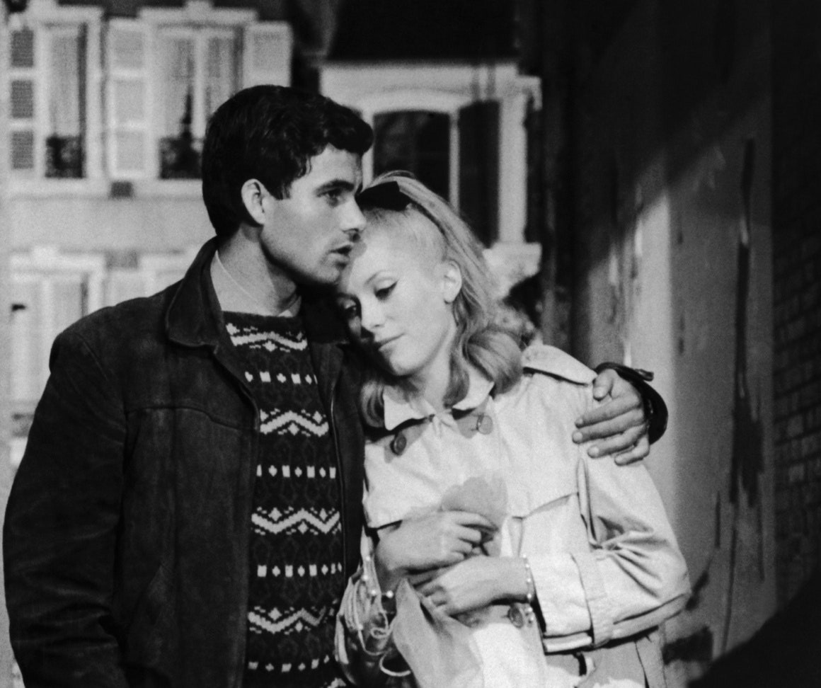 Les parapluies de cherbourg. Нино Кастельнуово и Денев. Катрин денёв и Нино Кастельнуово. Шербурские зонтики. Катрин денёв и Нино Шербурские зонтики.