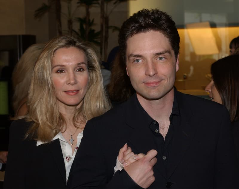 <p>At the beginning of the nineties, Cynthia Rhodes withdrew completely from the movie business and took care of her family. Cynthia (now 64) had been married to the singer-songwriter Richard Marx since 1989, having three sons with him, before divorcing in 2014.</p>