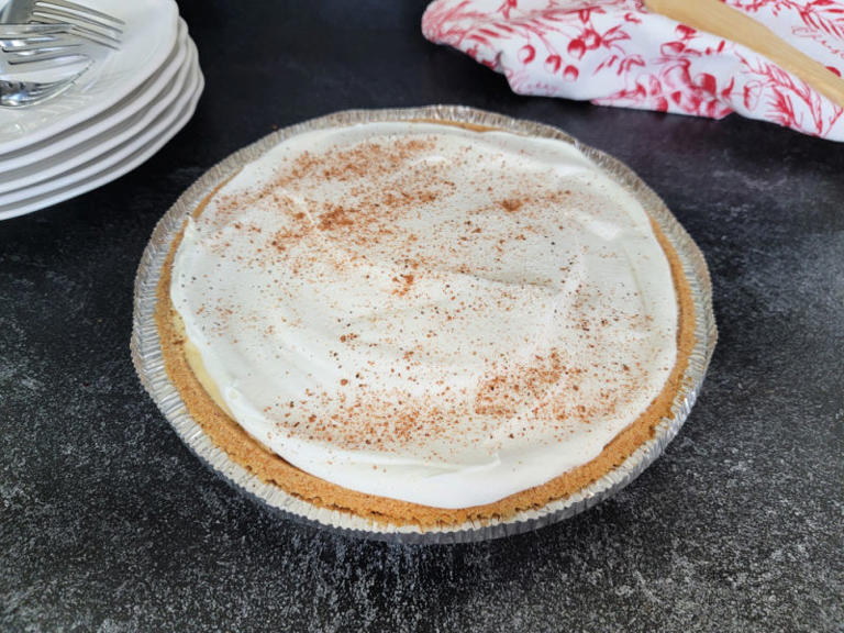 Easy No-bake Eggnog Pie Recipe