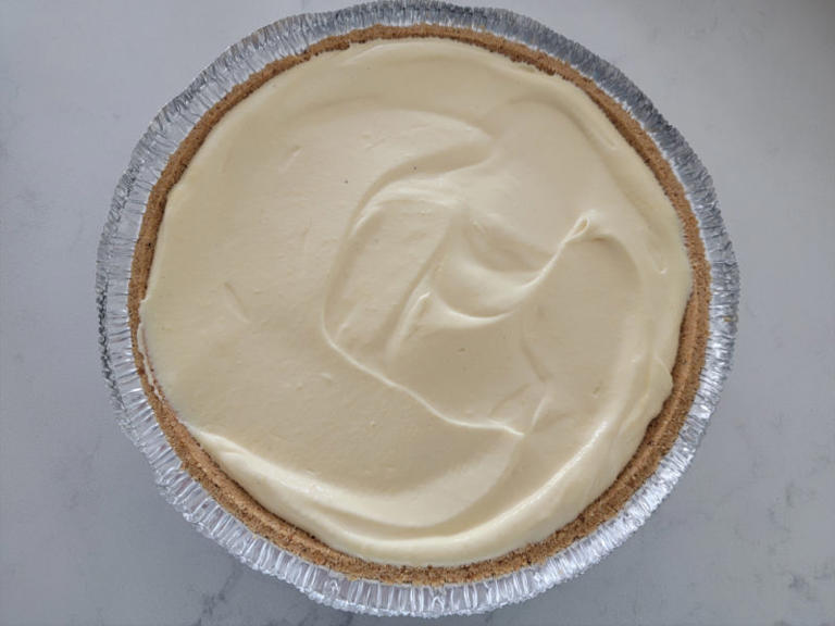 Easy No-bake Eggnog Pie Recipe