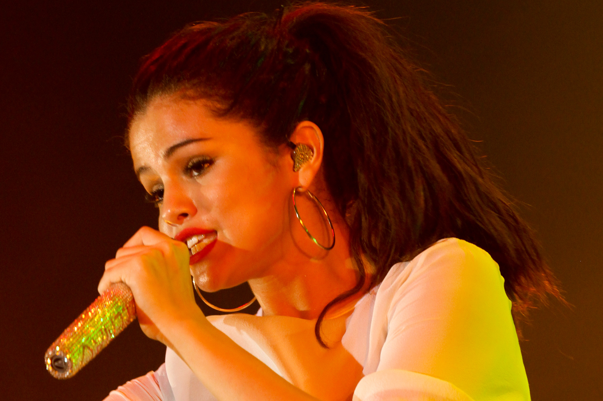 selena-gomez-in-concert-in-belgium