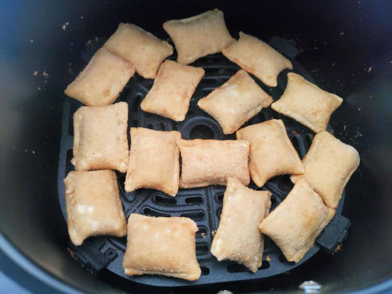 How to make Air Fryer Frozen Pizza Rolls!