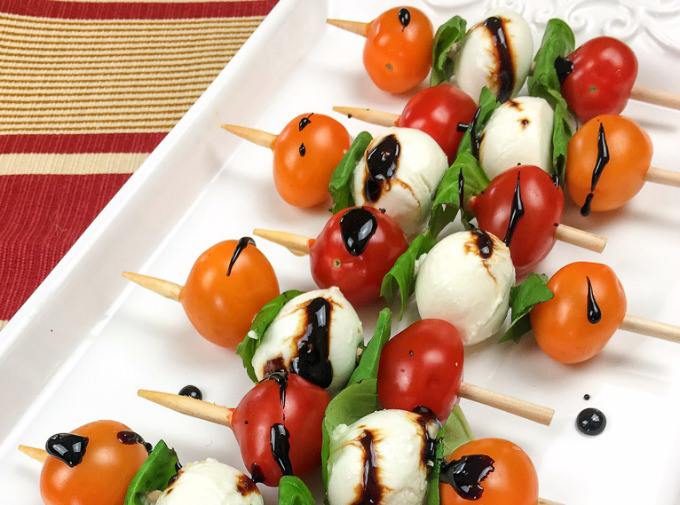 Caprese Skewers Appetizer with Balsamic Drizzle
