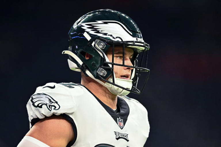 Reed Blankenship is 'Back' to Bail Out the Eagles
