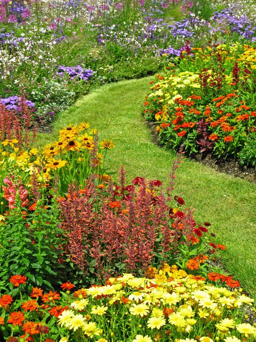 33 Smart Ideas for Making Flower Beds Look Stunning