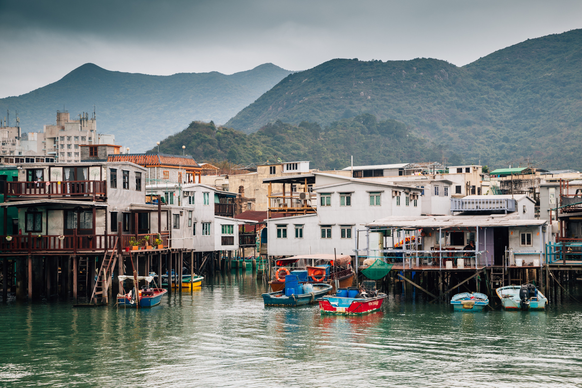 Embarquez à bord de ces maisons flottantes à travers le monde