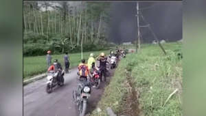 אינדונזיה: הר הגעש התפרץ, התושבים ברחו