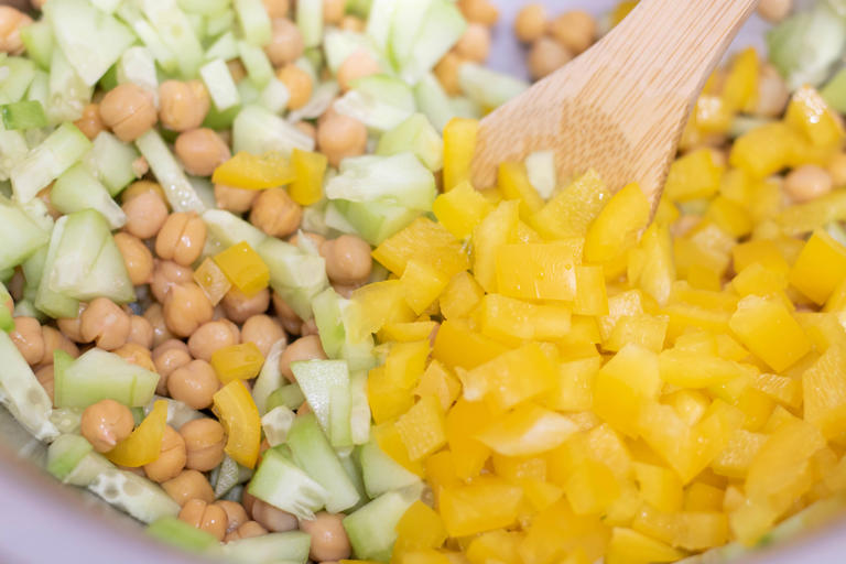 Cucumber Chickpea Salad With Lemon Dill Dressing