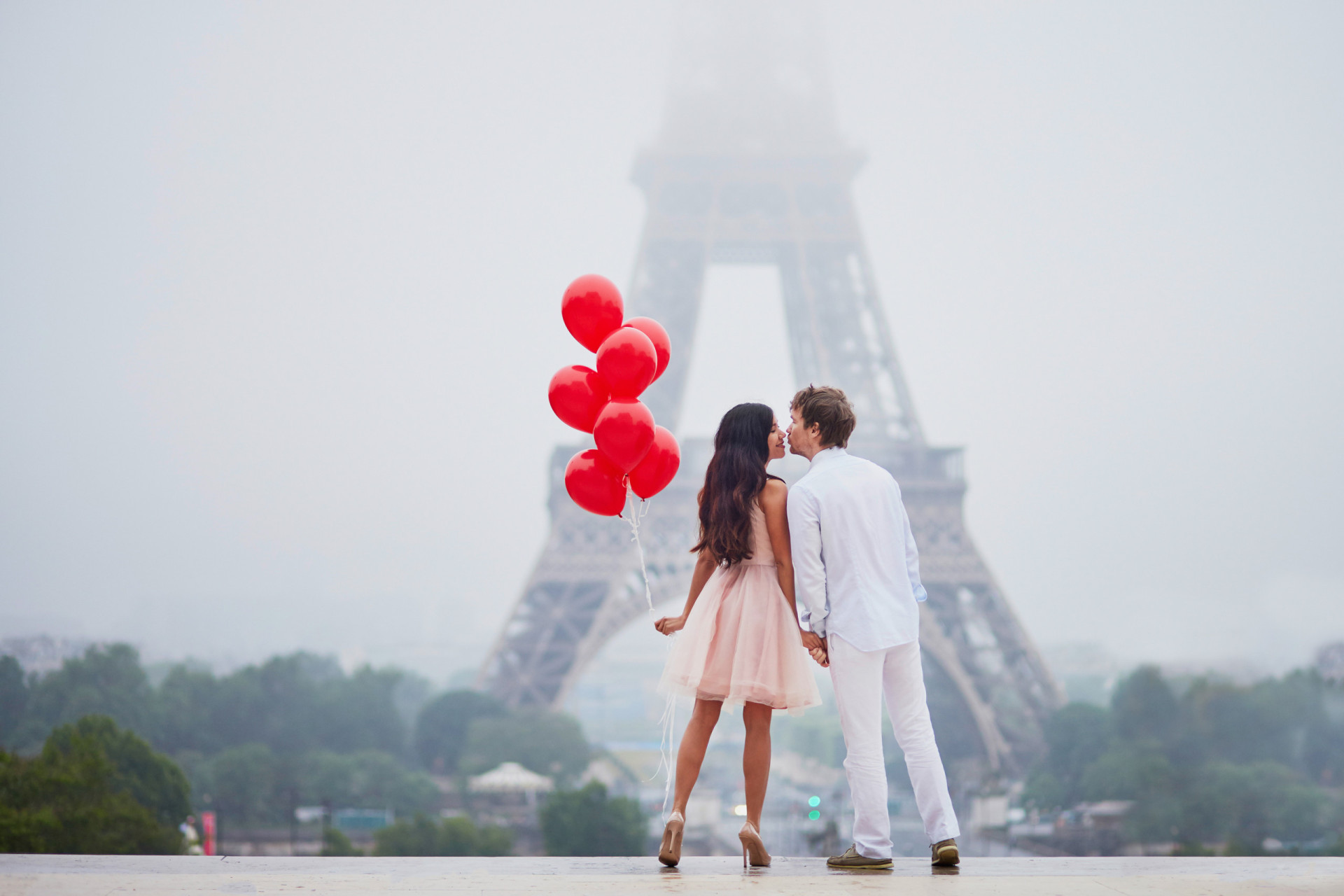 <p>The theory is that the image of an elegant and sophisticated Paris creates extremely high expectations. The sight of dirty sneakers instead of fancy heels sends these visitors over the edge.</p><p><a href="https://www.msn.com/en-us/community/channel/vid-7xx8mnucu55yw63we9va2gwr7uihbxwc68fxqp25x6tg4ftibpra?cvid=94631541bc0f4f89bfd59158d696ad7e">Follow us and access great exclusive content every day</a></p>
