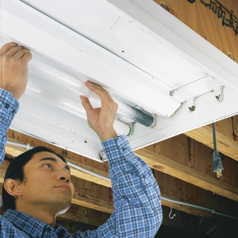 How To Replace A Fluorescent Light Bulb