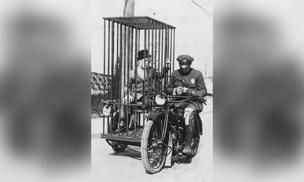 <p>In 1924, police forces already began using motorcycles and even had the power to apprehend someone on the spot if they wanted to. This Los Angeles traffic policeman locked up one surly motorist in his sidecar cell.</p> <p>The offender was already behind bars by the time he made it to the precinct. This method obviously didn't last long. It was pretty dangerous for the person in sidecar cell and most of the time, the policeman wouldn't even need to use it, so he'd be lugging around extra weight for no reason. </p>