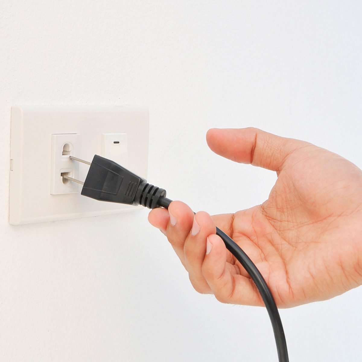 10-silent-signs-your-house-has-a-major-electrical-problem