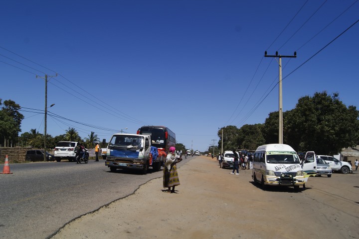 moçambique/ataques: terroristas atacam em estradas e raptam motorista
