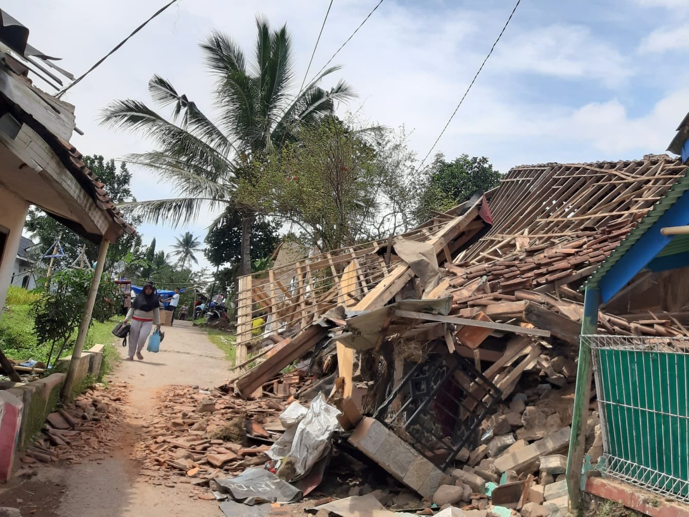 dampak gempa garut, belasan bangunan di jawa barat rusak ringan hingga ambruk